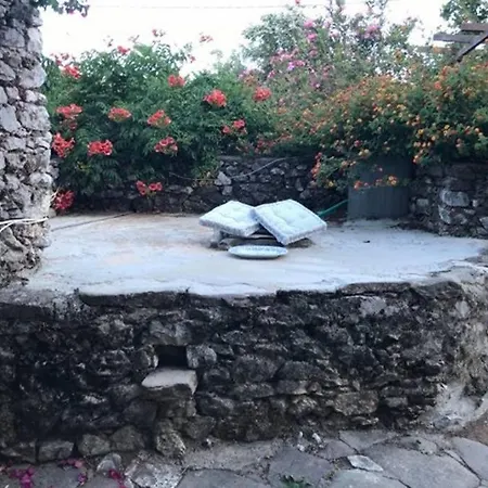 Traditional Stone House In Eastern Mani * Flomochori