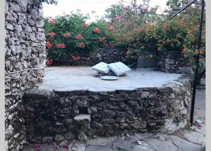 Traditional Stone House In Eastern Mani * Flomochori