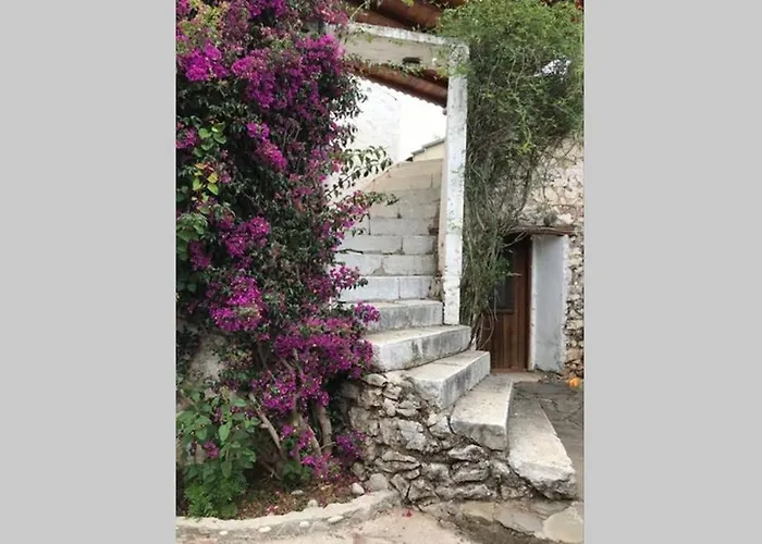 Traditional Stone House In Eastern Mani Дом отдыха Flomochori